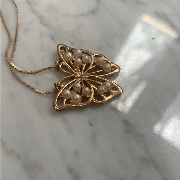 Vintage Citation Elegant Gold Tone and Pearl Butterfly Pendant Necklace - Picture 5 of 6